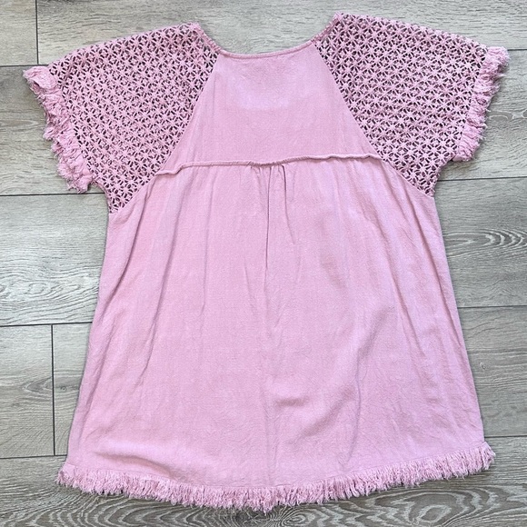 Umgee Crochet Sleeve Fringe Linen Blend Top - Picture 12 of 14